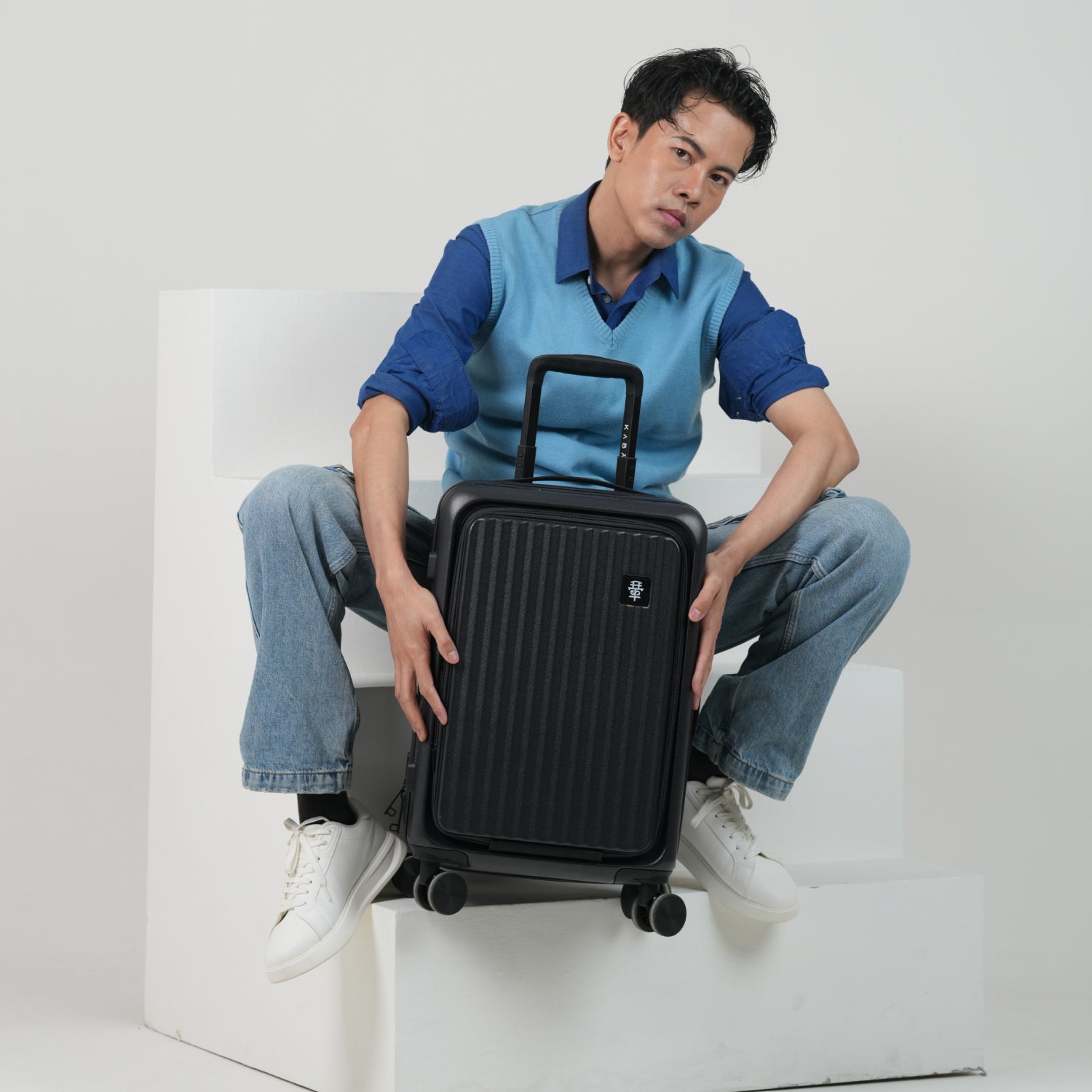 KUROI WHITE CABIN HARD LUGGAGE WITH LAPTOP COMPARTMENT
